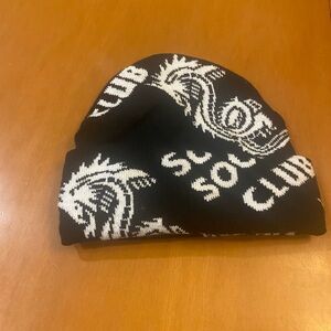 Social club ski hat!! Black/white